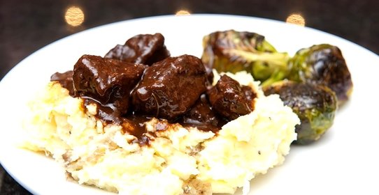 Говядина в красном вине