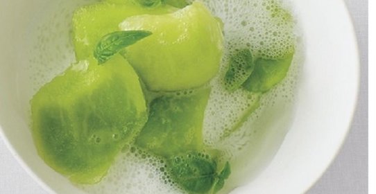 Дыня с белым игристым вином