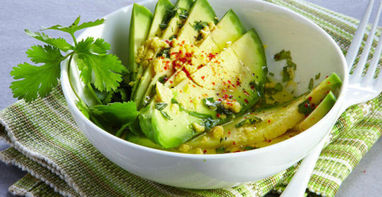 Салат из фаршированного авокадо