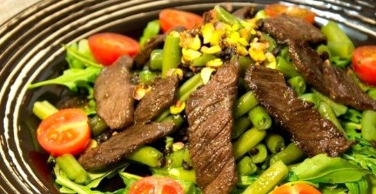 Cалат с маринованной говядиной