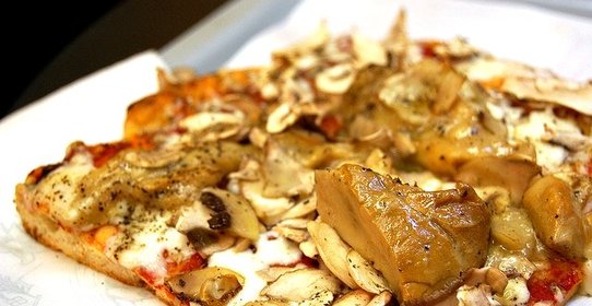 Пицца с белыми грибами