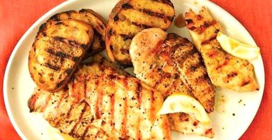 Курица с лимоном и чесночным хлебом