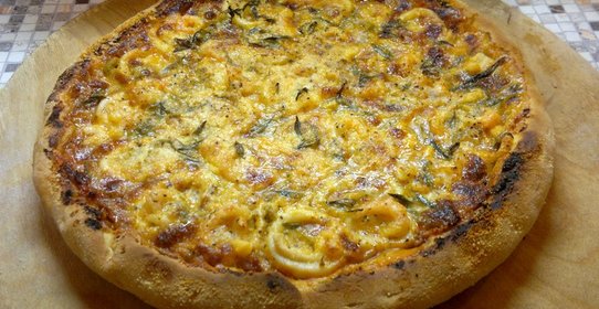 Пицца с кальмарами и креветками на тонком тесте из двух сортов муки