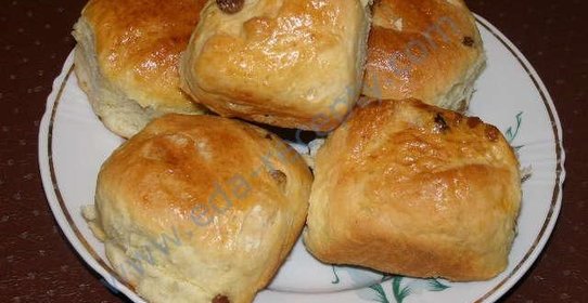 Сладкие дрожжевые булочки в духовке