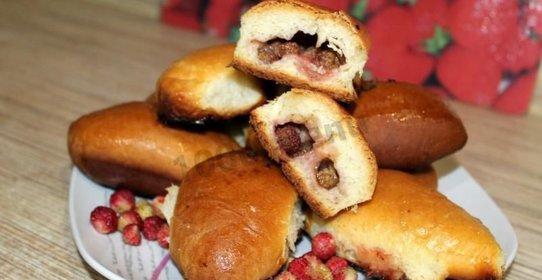 Пирожки с земляникой в духовке