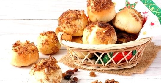 Постные булочки с изюмом