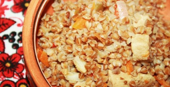 Гречневая каша со свининой и овощами