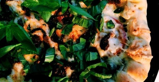 Пицца с баклажанами и вялеными томатами