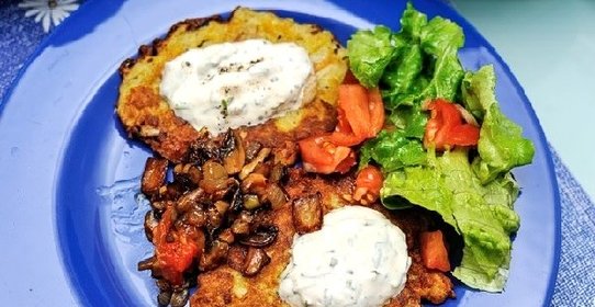 Драники с грибным соусом