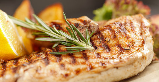 Сочная куриная грудка: как пожарить за 5 минут на гриле