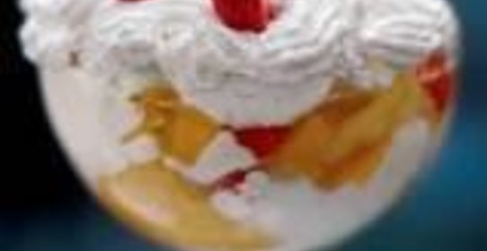 Зуппа инглезе с мороженым и пряными фруктами