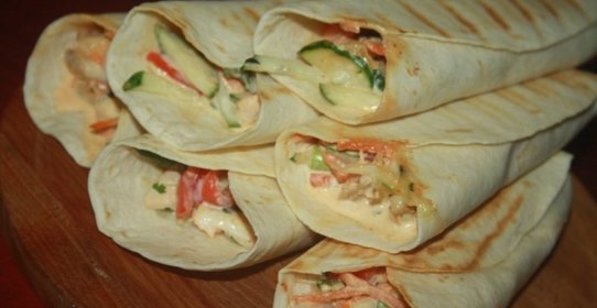 Тортильи с курино-овощным салатом