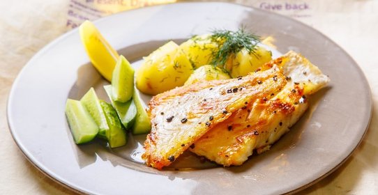 Жареная рыба с картофелем