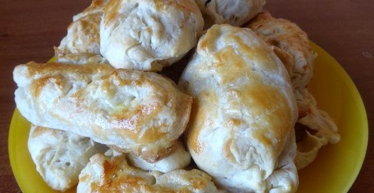 Пирожки с капустой из готового слоеного теста