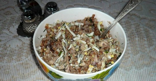 Гречневая каша с яйцами и куриным мясом