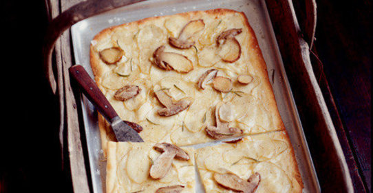 Пицца с грибами и картофелем