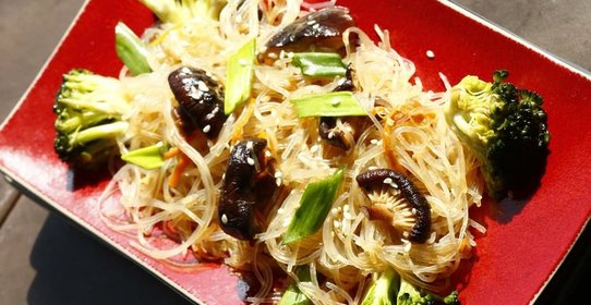 Рисовая лапша с овощами