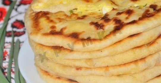 Лепешки с зеленым луком и моцареллой