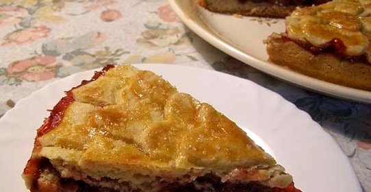 Клубничный пирог из песочного теста