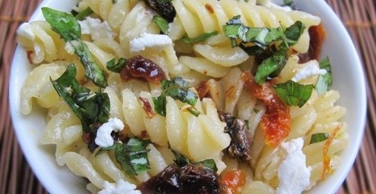 Паста с козьим сыром и базиликом