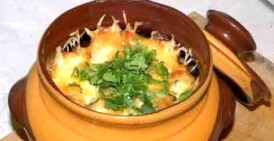 Шампиньоны с картошкой в горшочках