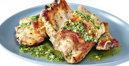 Свиные ребрышки на гриле в мятном маринаде