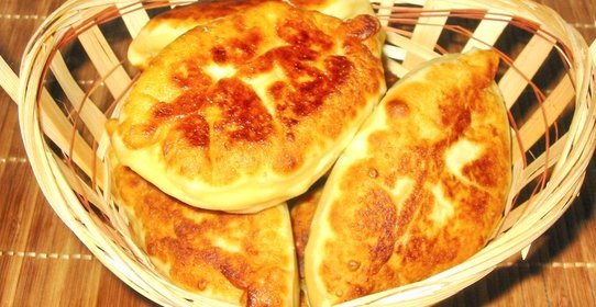 Жареные пирожки с мясом и рисом