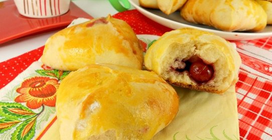 Пирожки с вишней духовые