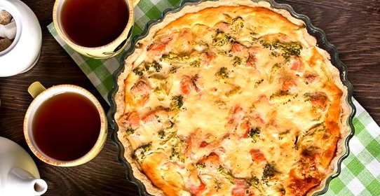 Пирог с рыбой и брокколи