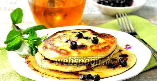 Панкейки с черникой
