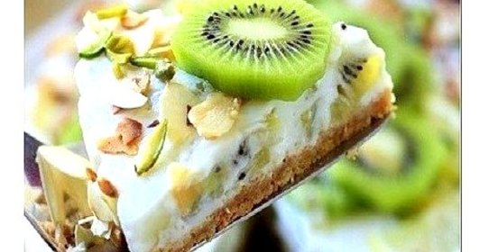 Йогуртовый торт с киви и бананом