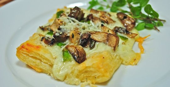 Слоеный пирог со спаржей