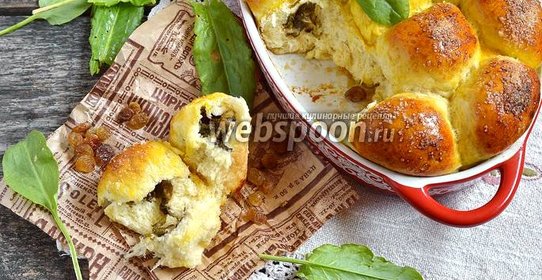 Пирожки со щавелем и изюмом