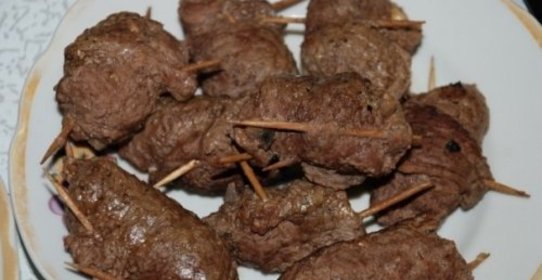 Рулетики из говядины с грибами