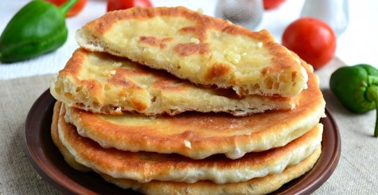 Чесночные лепешки в мультиварке