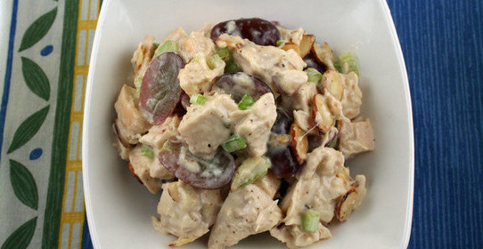 Салат с курицей и виноградом