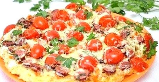 Картофельная пицца с колбасками