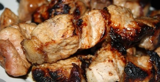 Простой рецепт вкусного и сочного шашлыка из свиной корейки на кости