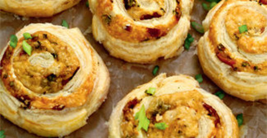 Закусочные булочки с сыром и беконом