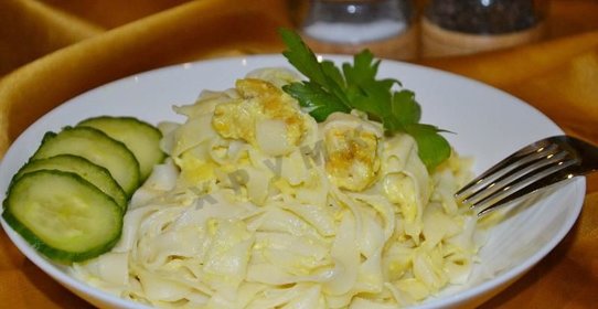 Спагетти с курицей в сливочном соусе