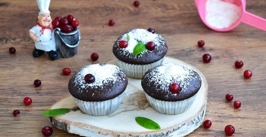 Мега-шоколадные кексы с клюквой.