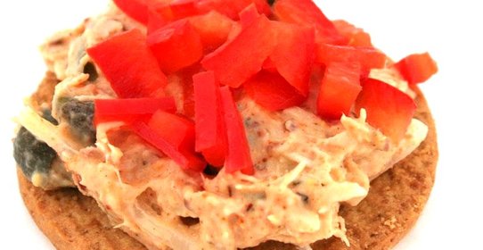 Хлебцы с тунцом и сладким перцем