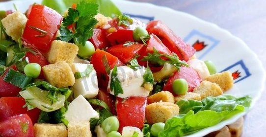 Салат с оливками и брынзой