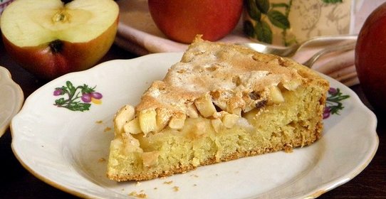 Яблочный пирог с корицей
