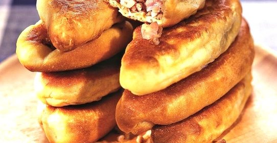 Пирожки с квашеной капустой и утиными шкварками