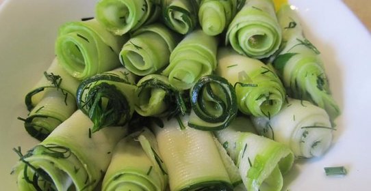 Быстрые малосольные кабачки