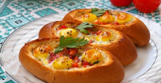 Булочки запечённые с перепелиными яйцами