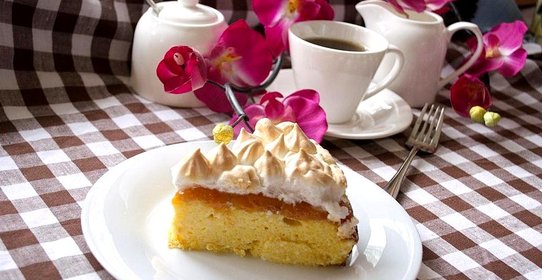 Творожный тортик с абрикосовым джемом и безе