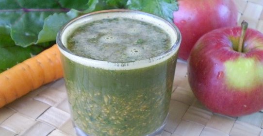 Зеленый коктейль с морковью