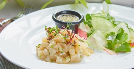 Севиче из морского гребешка с соусом из водорослей